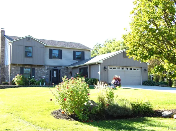 19763 Fitzgerald St, Livonia, MI 48152