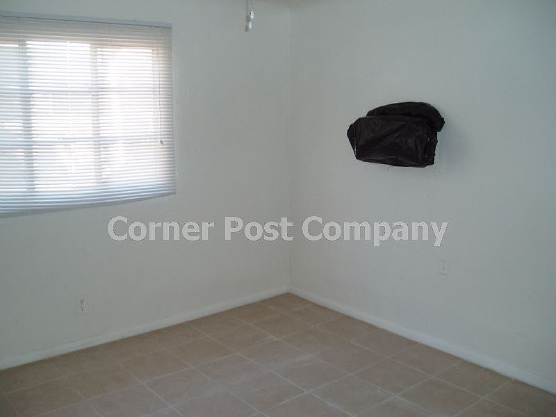 2nd image of 319 Vermont St NE