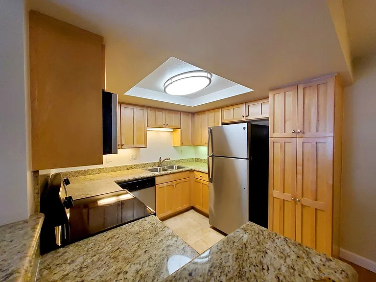 Citrus Court Apartments — Photo 11
