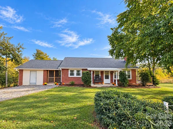 683 McDaniel Rd, Lake Lure, NC 28746