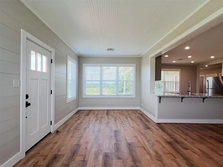 12201 Emshoff Rd — Photo 2