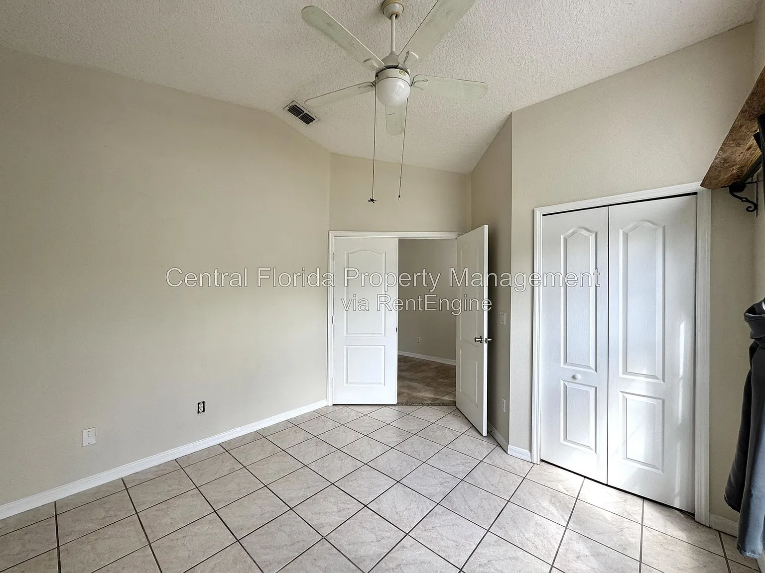4 bed, 2.0 bath, 1722 sqft, $2,299 — Photo 3