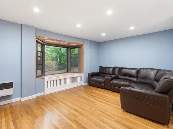 81-24 156th Avenue image 4 of 16