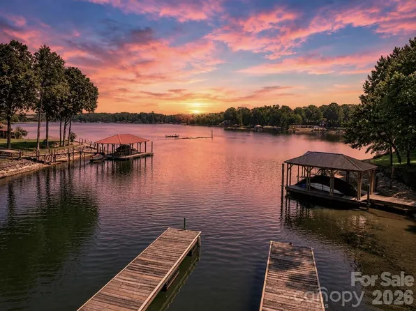 119 Shelter Cove Ln, Mooresville, NC 28117