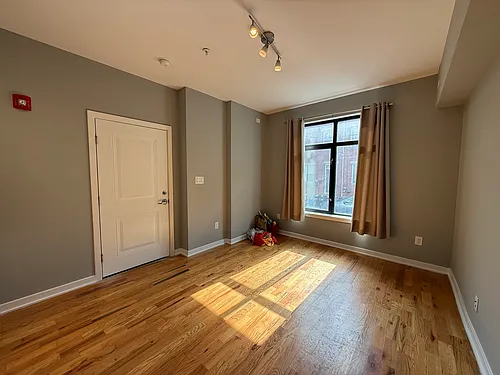 533 N Budd St #1O Photo 1