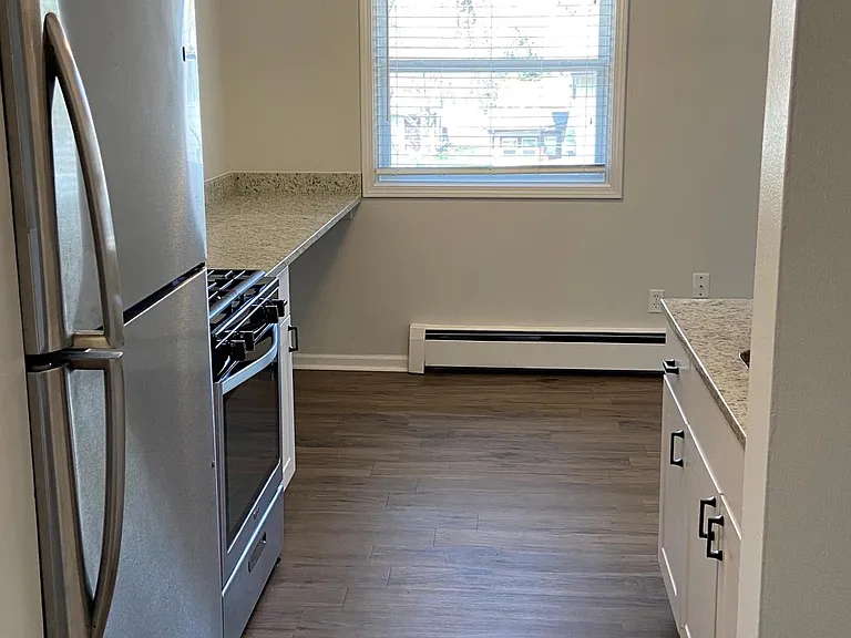 714 Spring St NE #9 — Photo 4
