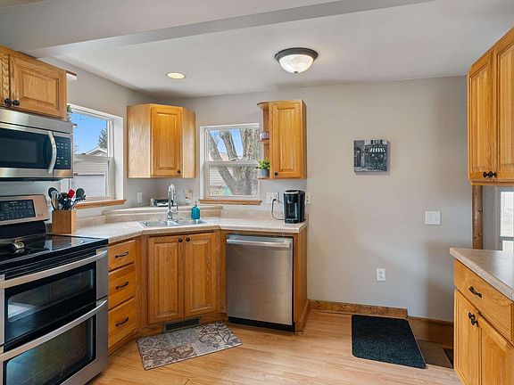 3rd image of 612 S WASHINGTON AVENUE