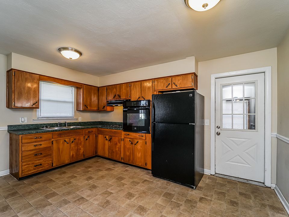2nd image of 661 Parkwood Dr