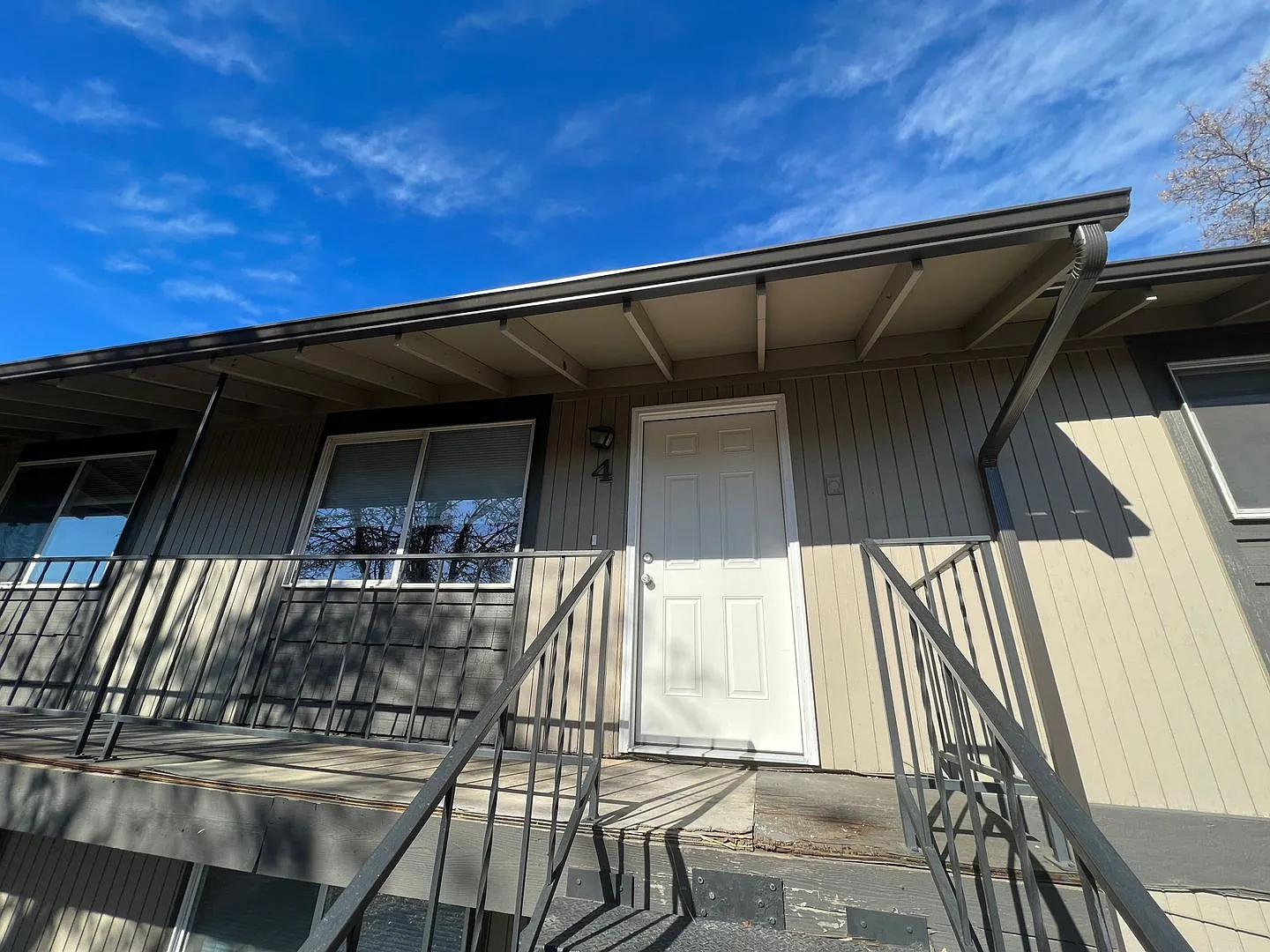 Deer St., 131 NW - 00131-DEER-00 — Photo 1