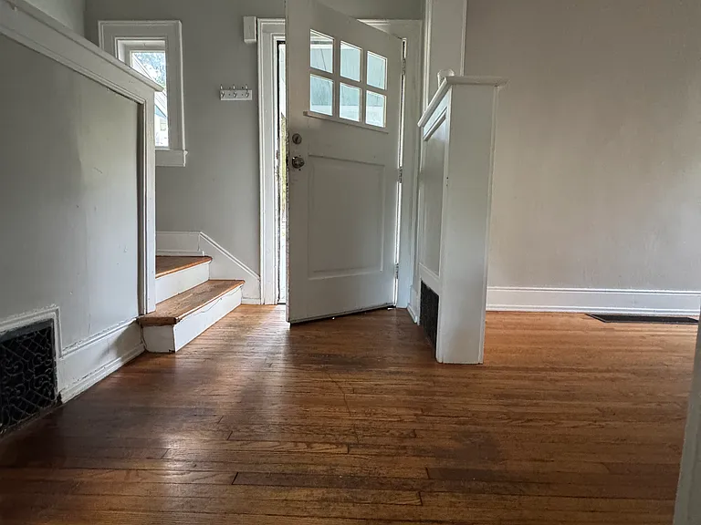 978 Harvard St — Photo 3