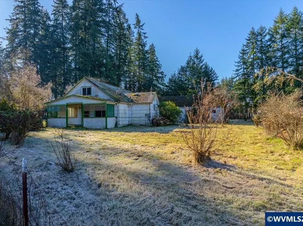 39388 River Dr, Lebanon, OR 97355