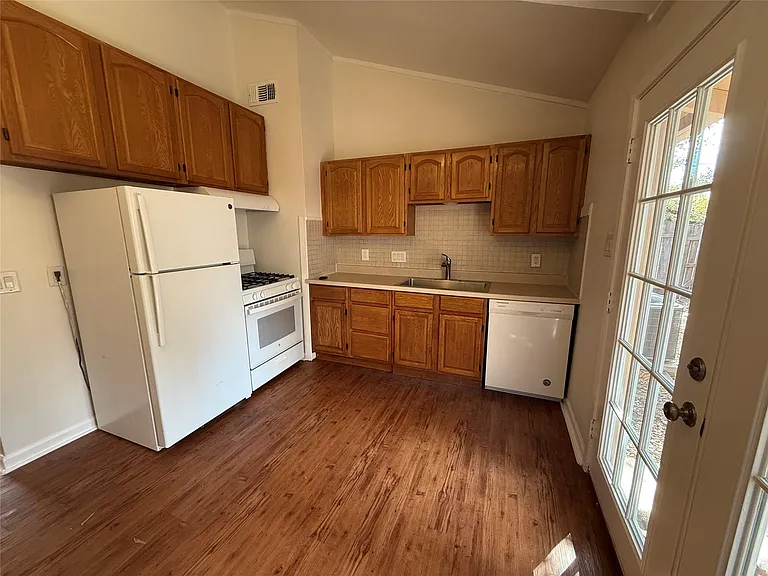 6710 Circle South Rd #B — Photo 11