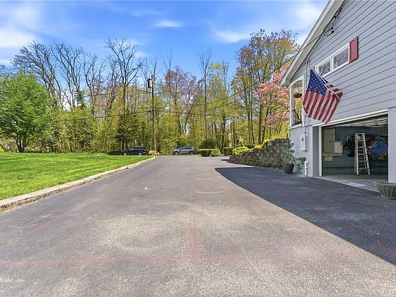 4th image of 7 Meadowbrook Rd