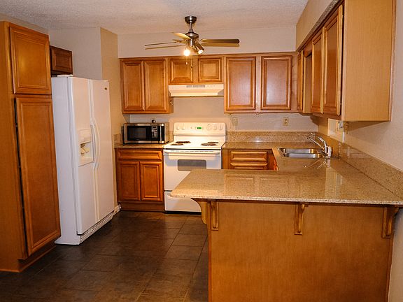 3rd image of 2305 Beth Ln