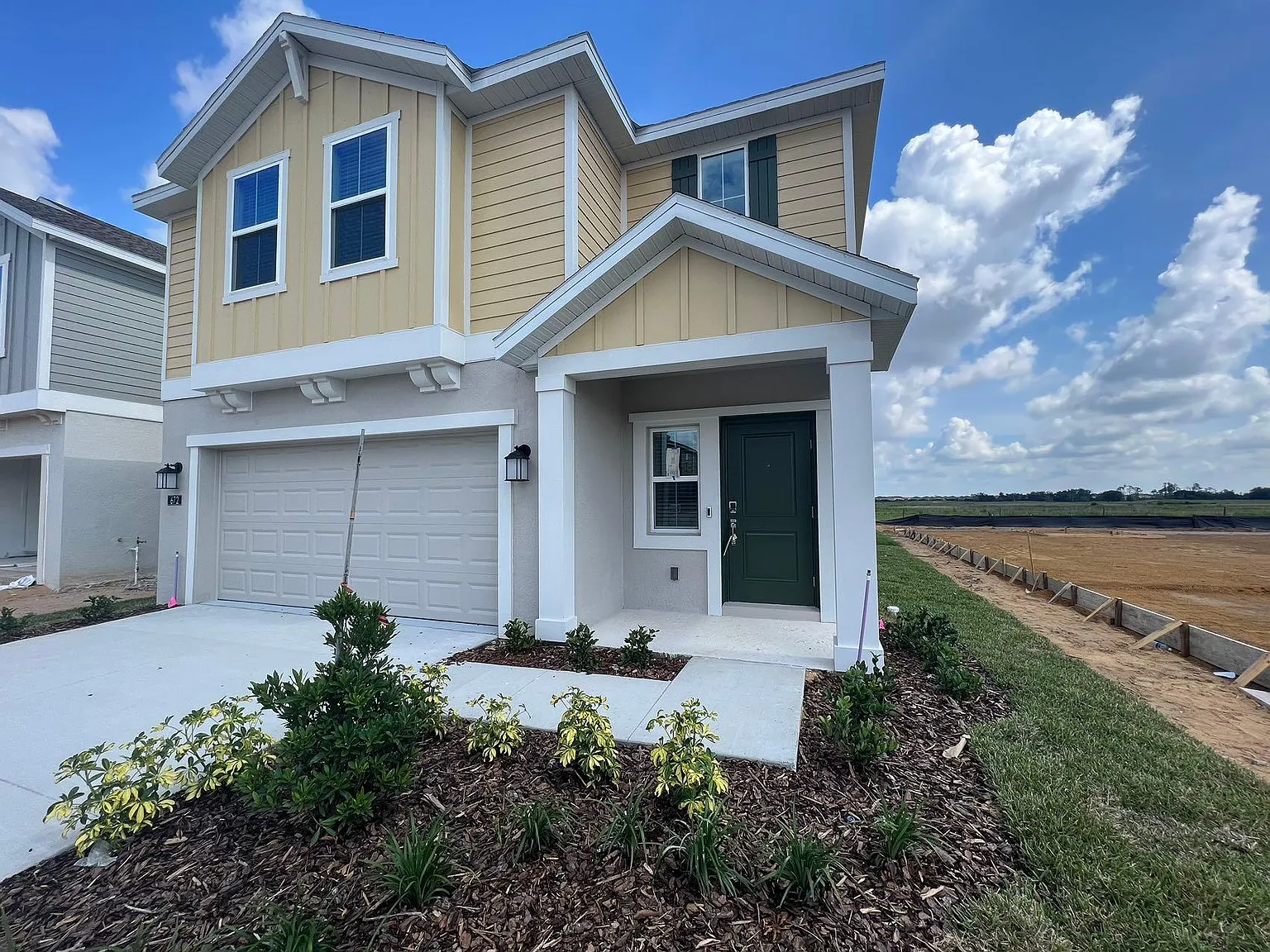4 bed, 2.5 bath, 2240 sqft, $2,400 — Photo 2
