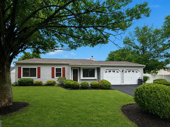 29 Hedgerow Dr, Fairless Hills, PA 19030