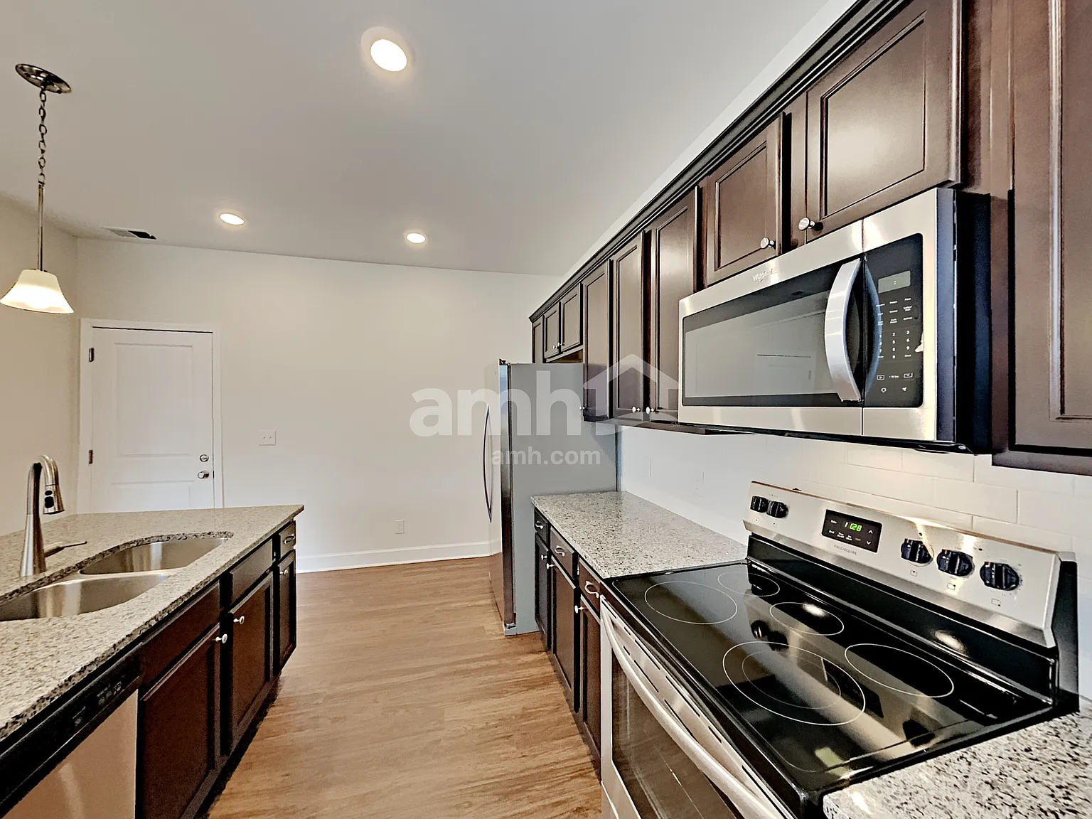 3 bed, 2.5 bath, 1895 sqft, $2,420 — Photo 3
