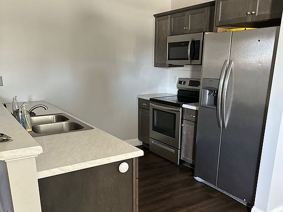 4th image of 103 E Main St APT A
