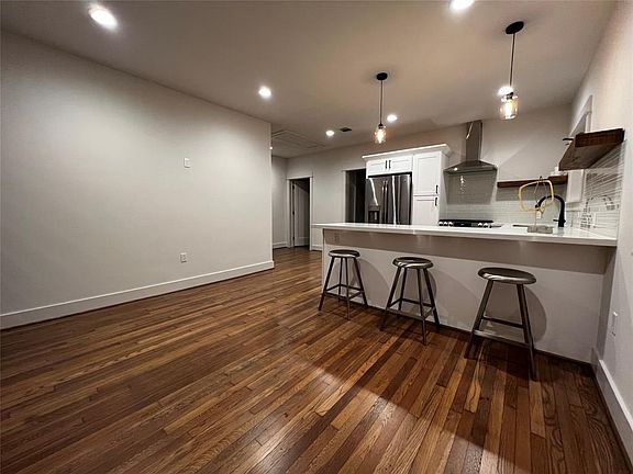 5th image of 1033 Adele St
