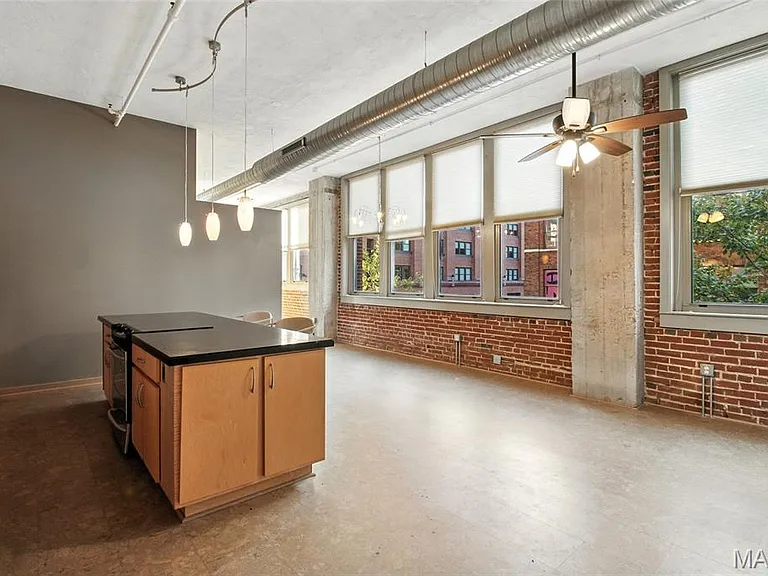 1627 Locust St #202 — Photo 12