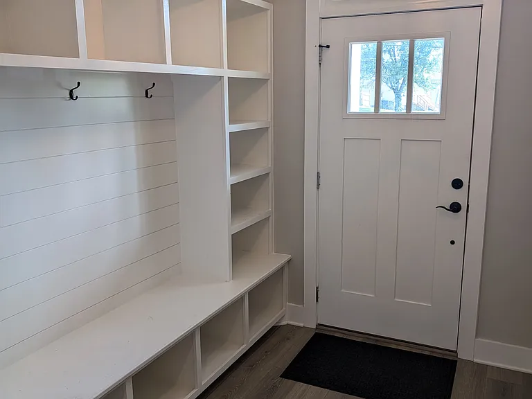 2091 Oakwood Ave — Photo 2