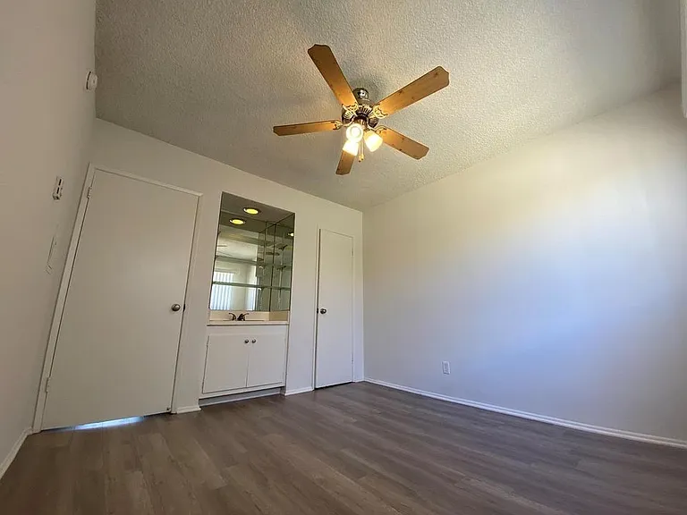 10856 Rose Ave #202 — Photo 9