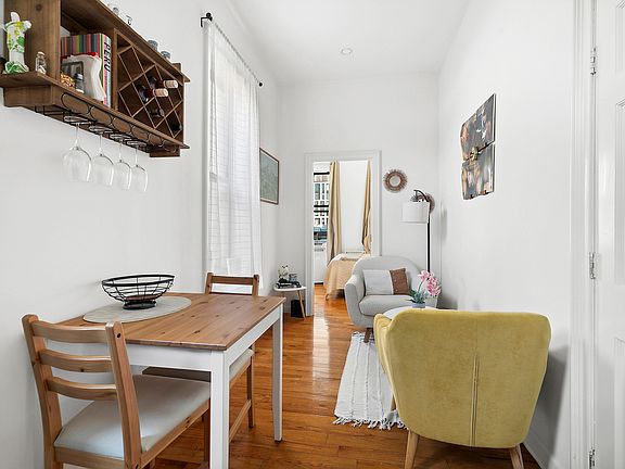 4th image of 262 W 22nd St APT 18