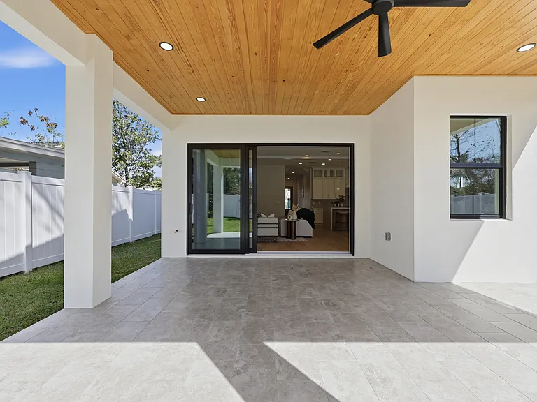 920 W Alfred St — Photo 34