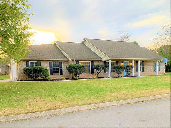 3rd image of 2233 Portland Dr