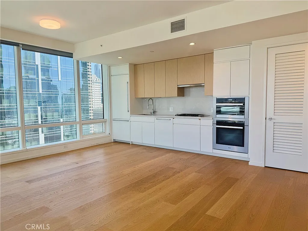 1 bed, 828 sqft, $3,100 — Photo 3