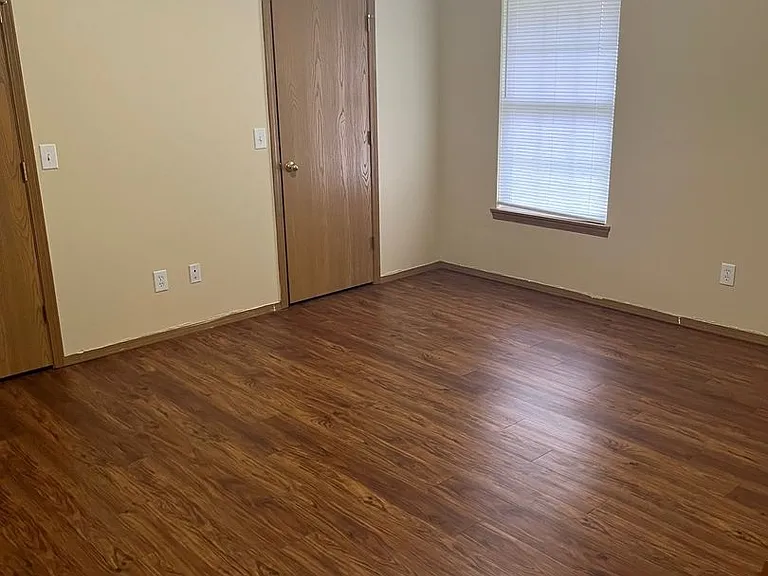 5551-5553 N Brown Ln — Photo 12