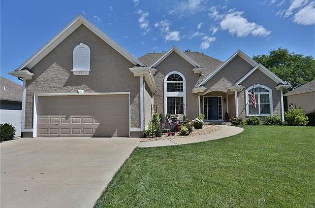 1st image of 529 NE Hans Dr