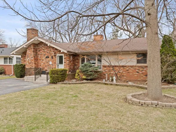 196 Arlington Blvd, Tecumseh, ON N8N 2J7