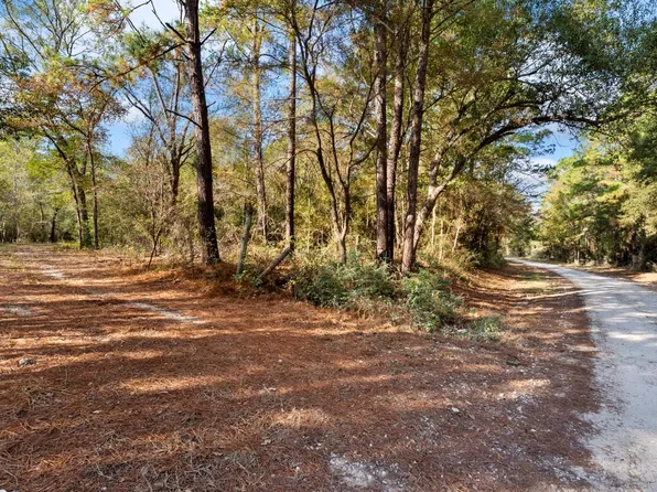 585 Bishop Rd, Huntsville, TX 77320