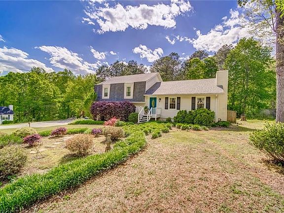 2nd image of 322 Hill Crest Cir