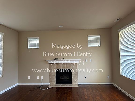 3rd image of 547 Meadowwood Dr SW