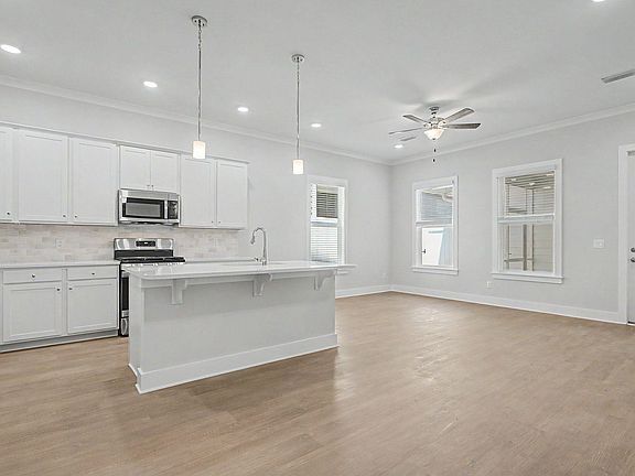 5th image of 4065 Four Oaks Blvd