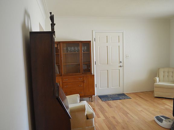 2nd image of 909 S Evergreen Ave