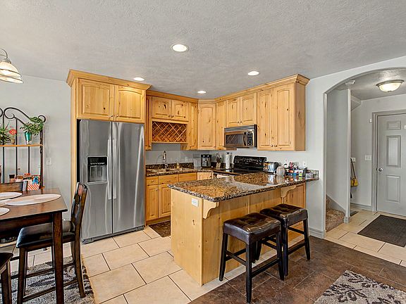 4th image of 266 E Twin Bridges Ln S