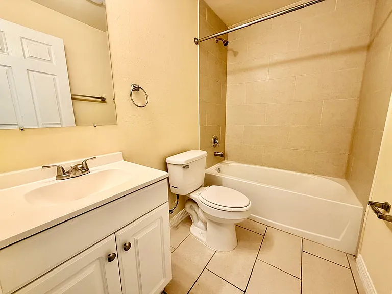 1044 NE 8th Pl — Photo 20