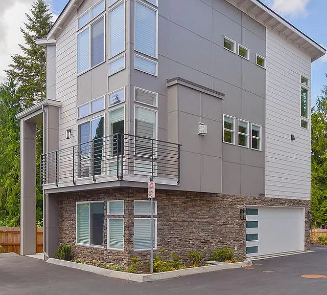 Detached townhouse.