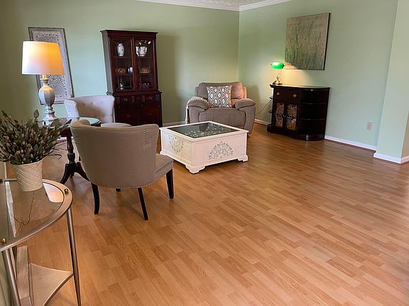5th image of 869 Lakeway Ct W