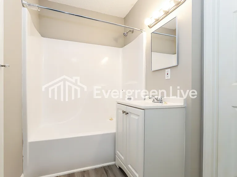 109 Duffy Ave — Photo 13
