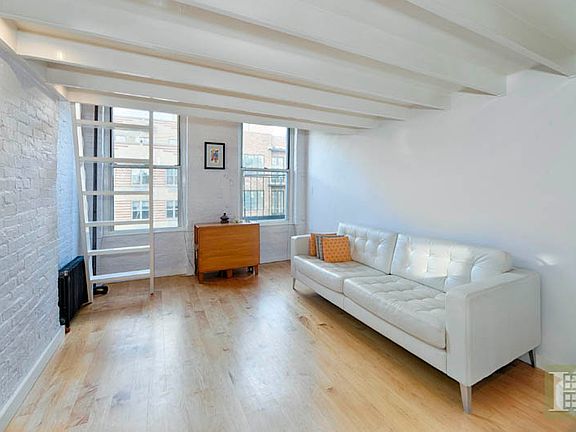3rd image of 224 E 7th St APT 17
