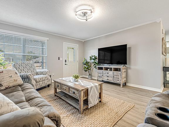 5th image of 5047 Poinsetta Ave