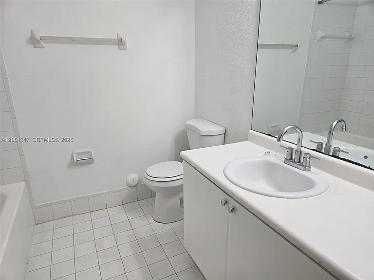 2460 SE 16th Ter #100 — Photo 13
