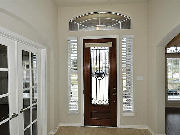 Beautiful entry way with a study on one side and the formal dinning room on the other.
