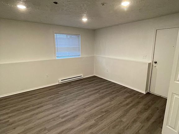 5th image of 1717 E Mission Ave #11