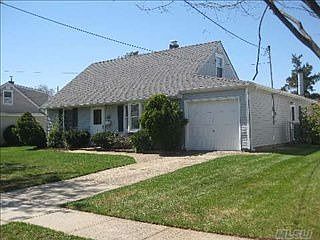 1st image of 19 Carlton Dr