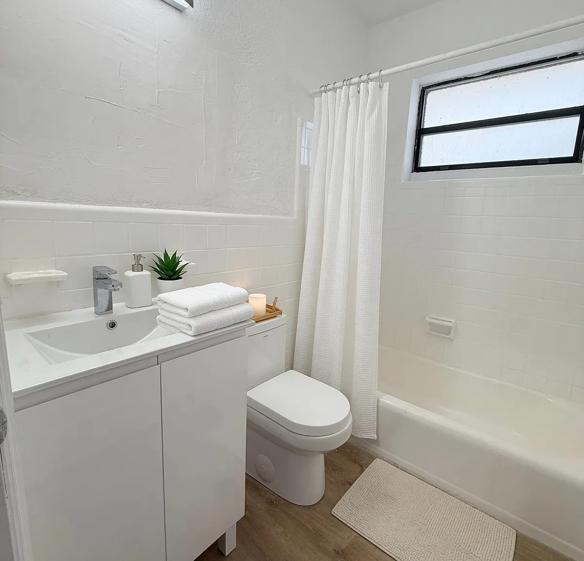 2 bed, $3,300 — Photo 4